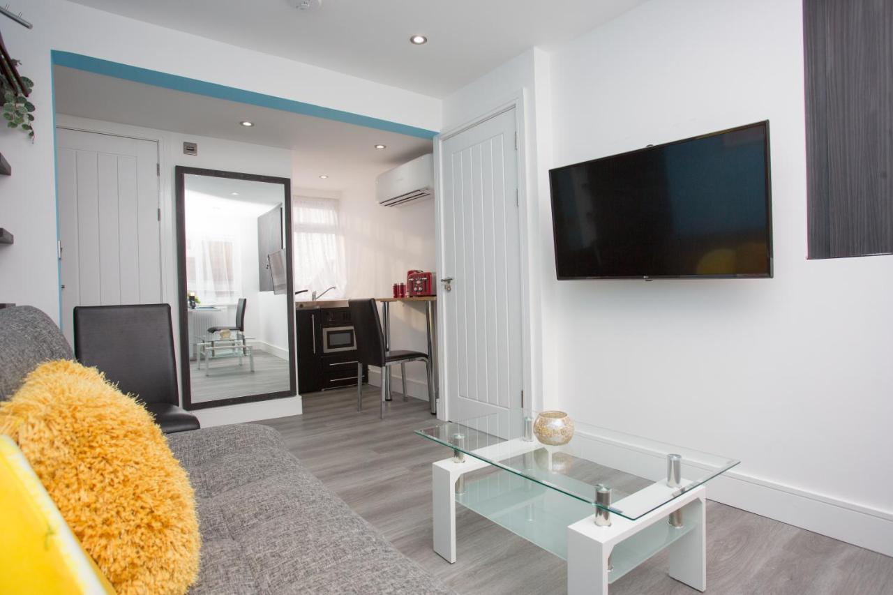 Legoland Heathrow Windsor Apartment Hotel Slough Exterior foto