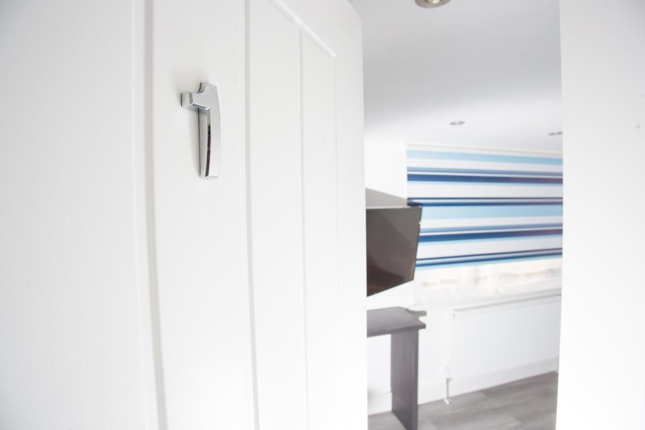 Legoland Heathrow Windsor Apartment Hotel Slough Exterior foto